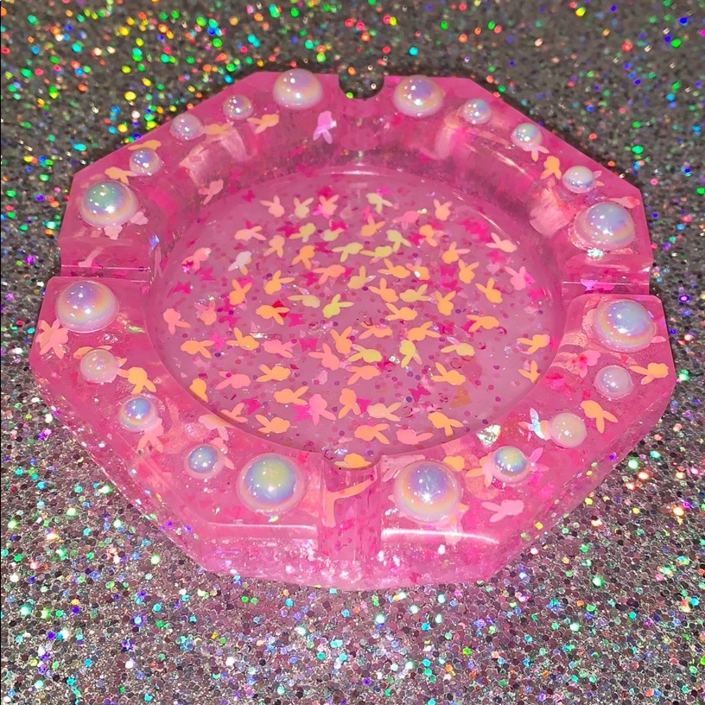 Playboy Pearl Ashtray - Picture 5 of 8